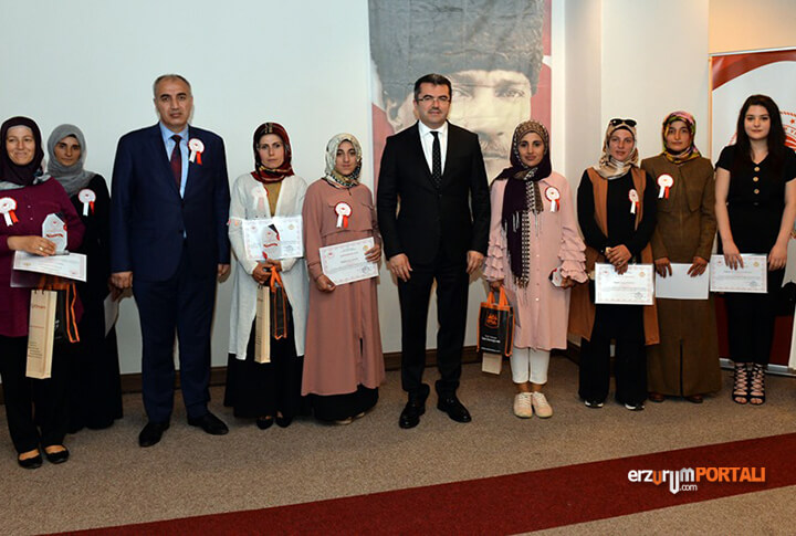Erzurum Valisi, Dereceye Giren Katılımcılara Sertifika Verdi!