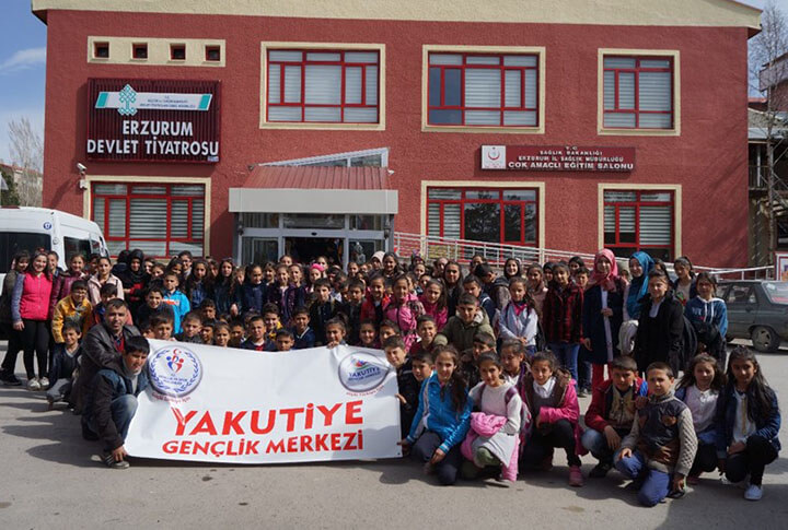 Erzurumda Minik Yürekler İlk Kez Tiyatro ile Buluştu