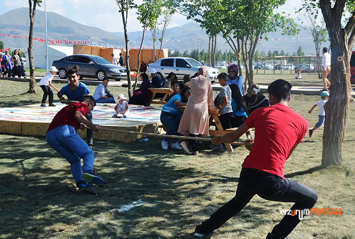 Erzurum Türk Oyunlarını Anlatan 20 Fotoğraf