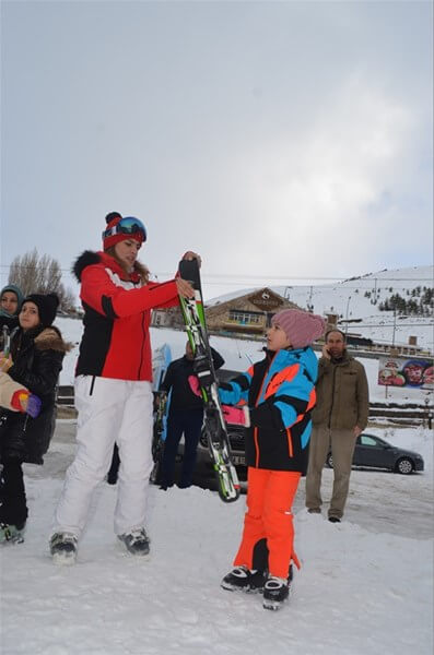 Gençlik spor kayakçı Erzurum