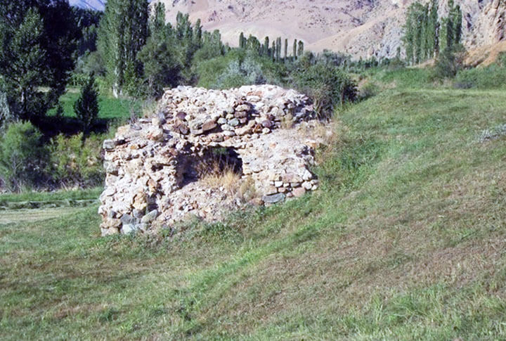 Erzurum İriağaç (Pernek) Oğlan ve Kız Kalesi