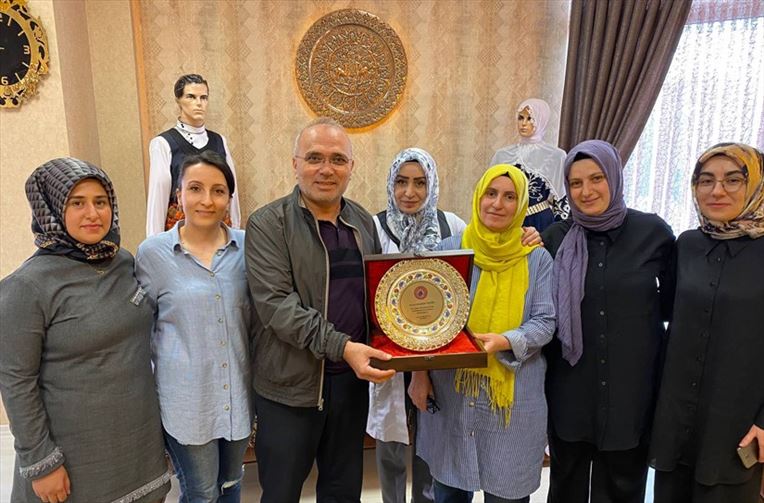 Erzurum Öğretmen Evi Çalışanları Müdürleri Abdullah Nehir'i Uğurladı!