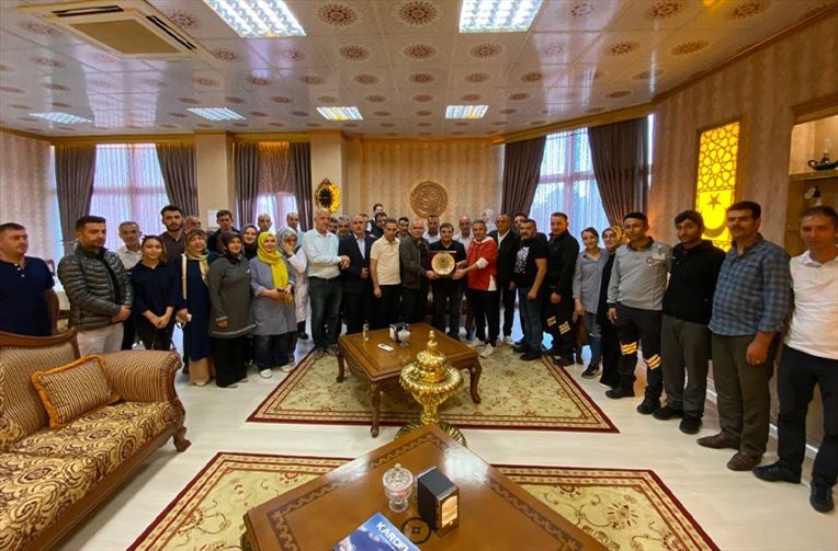 Erzurum Öğretmen Evi Çalışanları Müdürleri Abdullah Nehir'i Uğurladı!