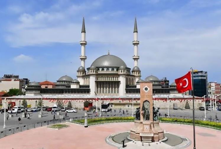 Taksim Camisinin Özellikleri ve Namaz Kapasitesi