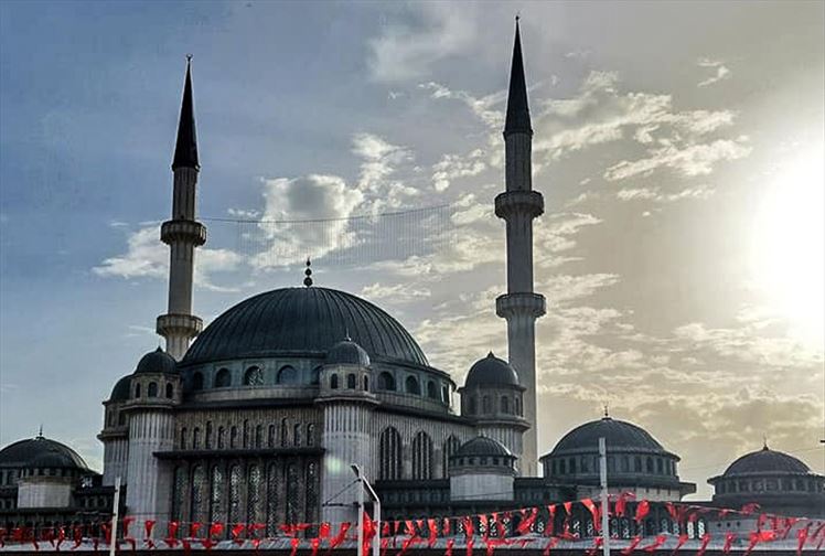 Taksim Camisinin Özellikleri