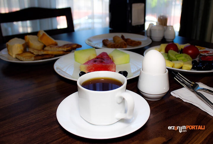 Erzurum'da 20 TL'ye Açık Büfe Kahvaltıya Ne Dersiniz? 