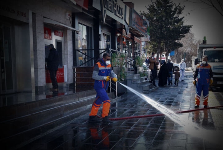 Erzurum Büyükşehir Belediyesi Dezenfekte Edilmedik Yer Bırakmıyor!