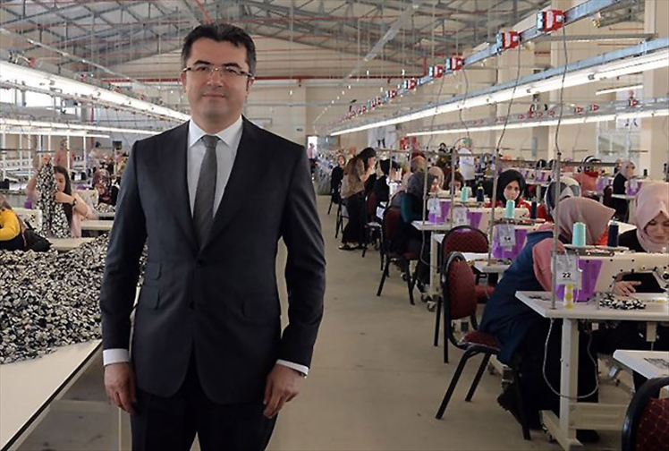 Erzurum Valisi İlk Etapta 300 Kadının Çalıştığı Tekstilkentte!