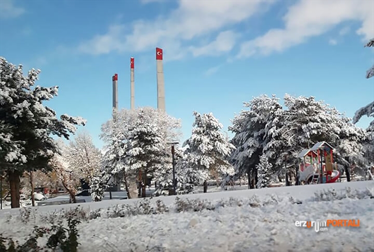 Erzurum'a Mevsimin İlk Kar'ı Yağdı!