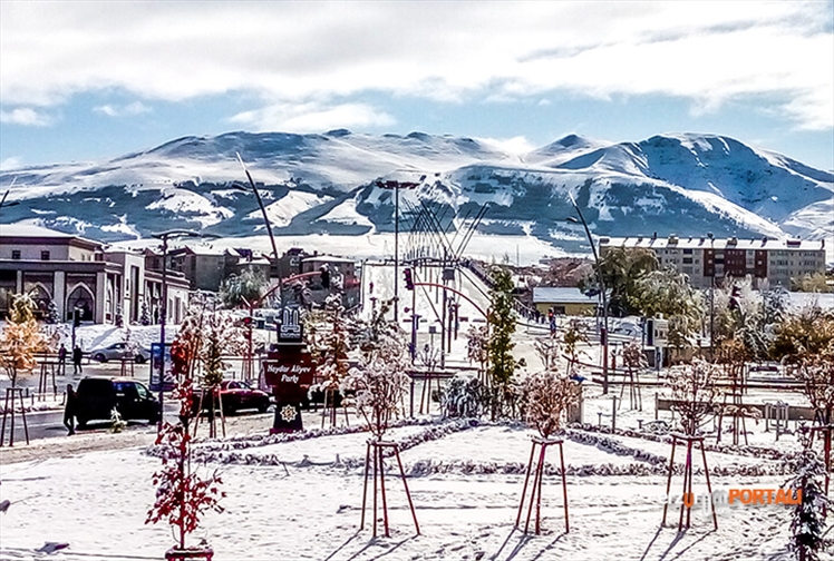 Erzurum Mevsimin İlk Kar'ı Yağdı!