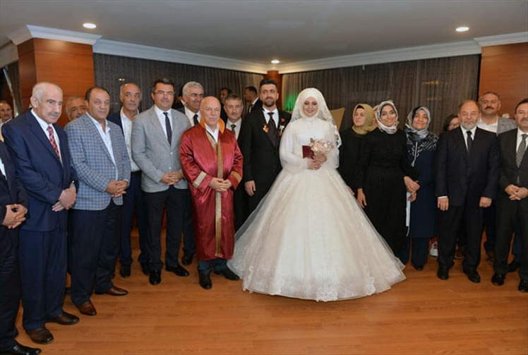 AK Parti Erzurum İl Başkanı Mehmet Emin Öz'ün Oğlu Evlendi