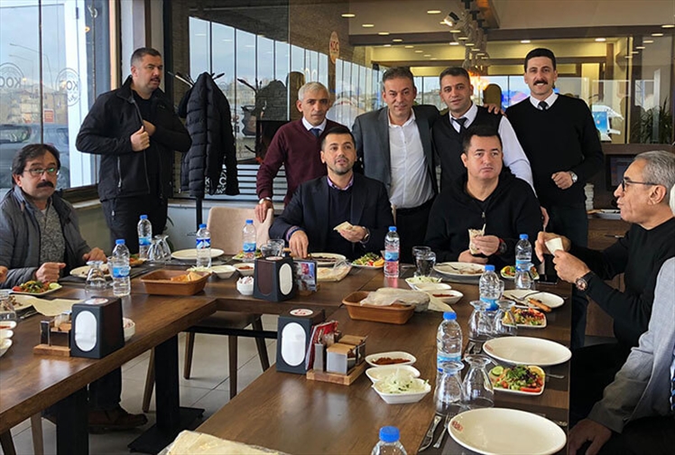 Acun Ilıcalı Erzurum'da Yemek İçin Hangi Mekanı Tercih Etti