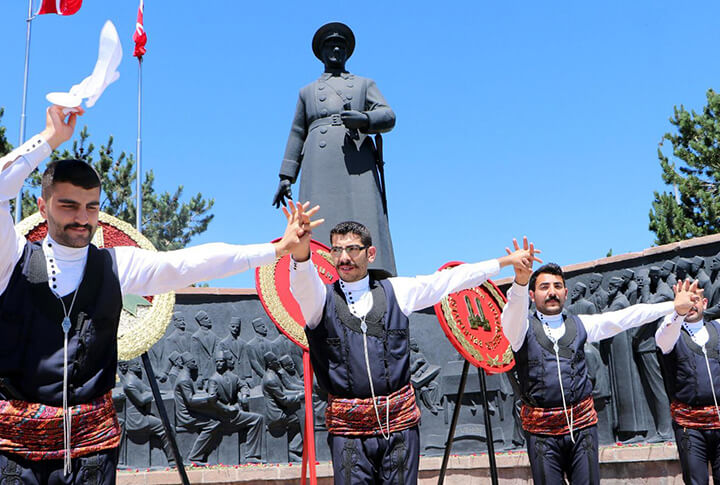 Atatürkün Erzuruma Gelişi Kutlandı! Peki Atatürk Erzurumu Tesadüfen Mi Seçti?
