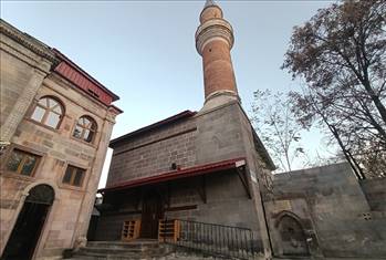 Erzurum'da Gün Yüzüne Çıkan Eserlerden Abdullah Paşa'nın Emir Şeyh Cami Çeşmesi!