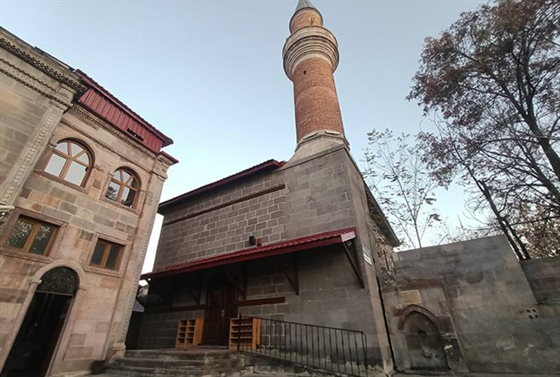 Erzurumda Gün Yüzüne Çıkan Eserlerden Abdullah Paşanın Emir Şeyh Cami Çeşmesi!