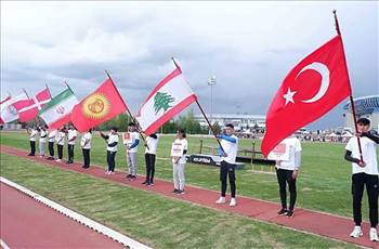 Uluslararası Sprint ve Bayrak Kupası, Erzurum Kazım Karabekir Atletizm Pisti'nde başladı. 