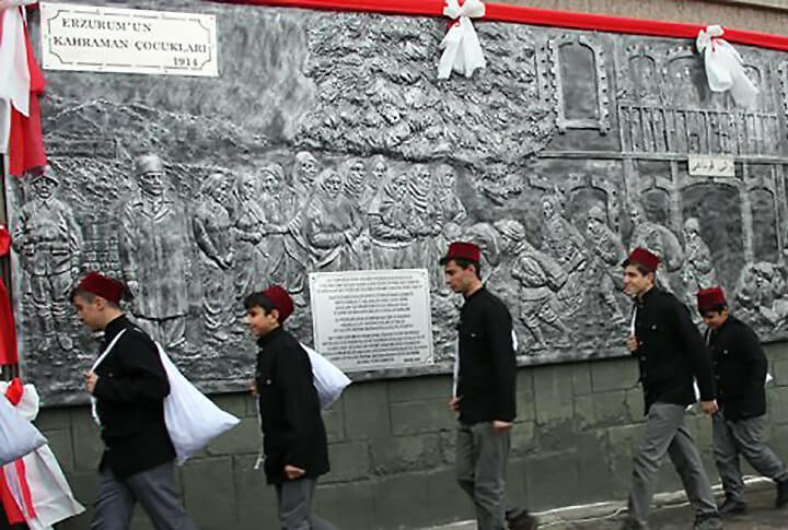 Erzurum Lisesi Duvarında Yer Alan Rölyef Ne Anlatıyor?