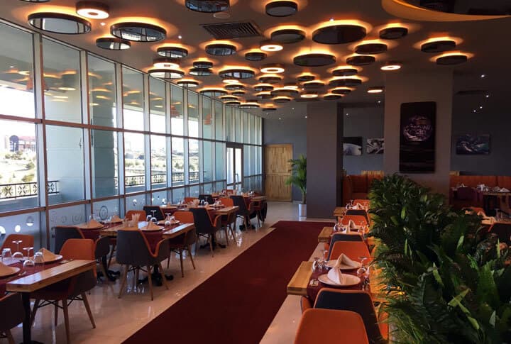 İç Mimarisiyle Dikkat Çeken Atatürk Üniversitesi Uzay Restoranı Keşfedin