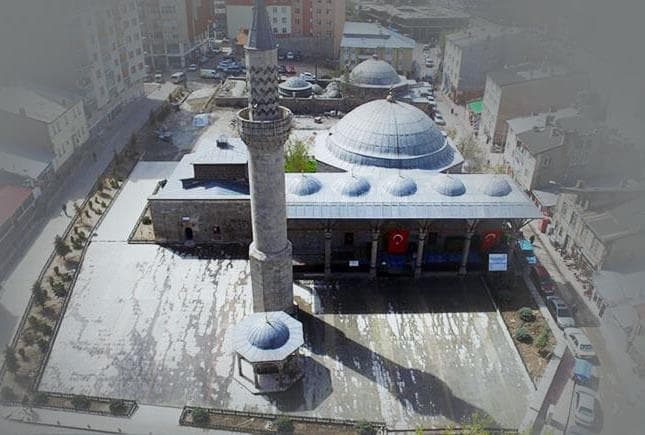 Hamam, Medrese ve Türbesiyle Bir Bütün Olan Murat Paşa Cami!