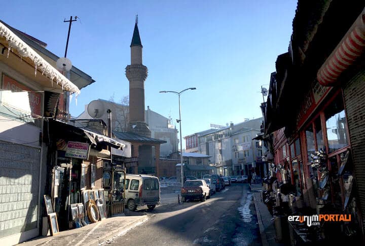 Şair Hazık Efendi'nin Kitabesini Yazdığı Zeynel Camii