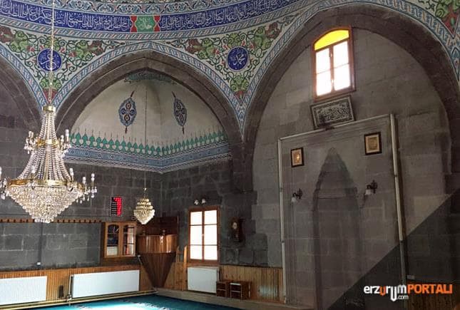 Osmanlı Ağaç İşçiliğinin Güzel Örneklerinden Gümrük Camii