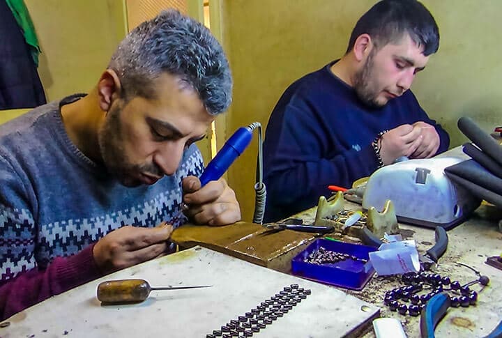 Aynı Tezgahta İki Usta, Oltu Taşı İşleme Onlardan Sorulur!