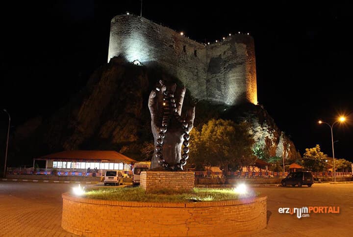 Erzurum'daki O Heykel İlk 30 Arasında!