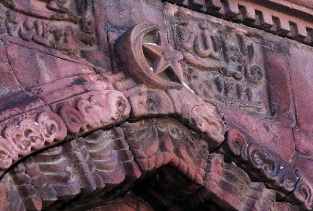 Muhteşem Taş İşçiliği İle Kamburoğlu Hanı