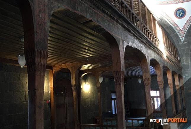 Geniş Kubbesi ve Benzersiz İşçiliği İle Narmanlı Cami