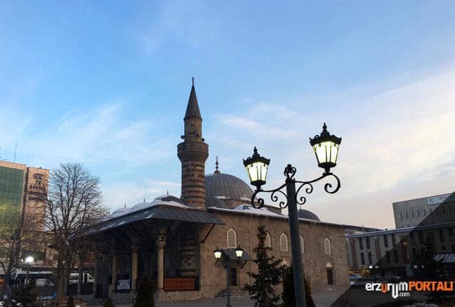 Lalapaşa ve Gürcükapı Arasında Yürüme Mesafesinde 15 Cami