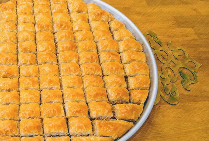 Tatlının En Tatlısını Sunan Meşhur Ahmet Usta'dan Bayramlık Baklava ve Burma Kadayıf Siparişi