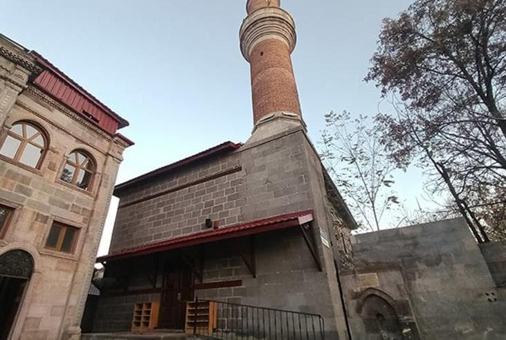 Erzurum'da Gün Yüzüne Çıkan Eserlerden Abdullah Paşa'nın Emir Şeyh Cami Çeşmesi!