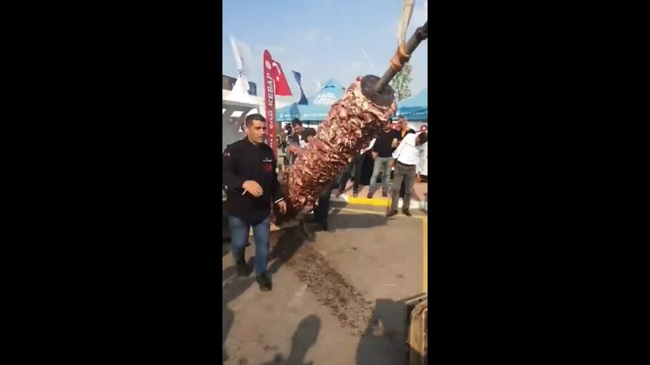 Dünyanın En Büyük Cağ Kebabı!