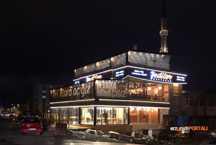 Fasıl ve Palandöken Manzaralı Teras Keyfiyle Yediler Restoran