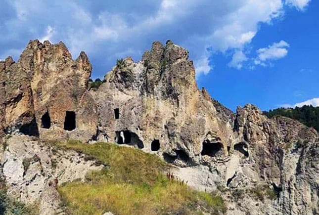 Erzurum'da Kayalıklardaki Solomon Manastırı!
