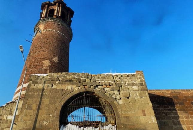 Erzurum Kalesi'nin Eski Kapısı Neden Kapatıldı? Kırk Şehitler Rivayetleri