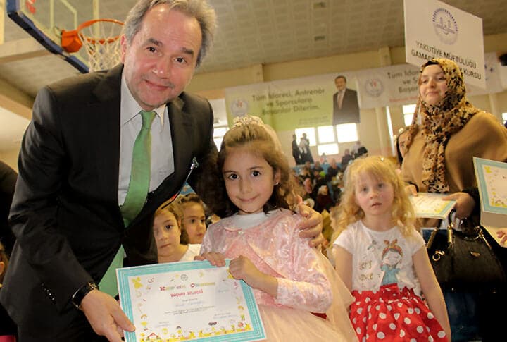 Minik Çocuklar, Ellerde Bayrak Dillerde İlahilerle Mest Etti!