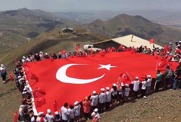 15 Temmuz Şehitleri İçin Ejder Zirvesine Tırmandılar
