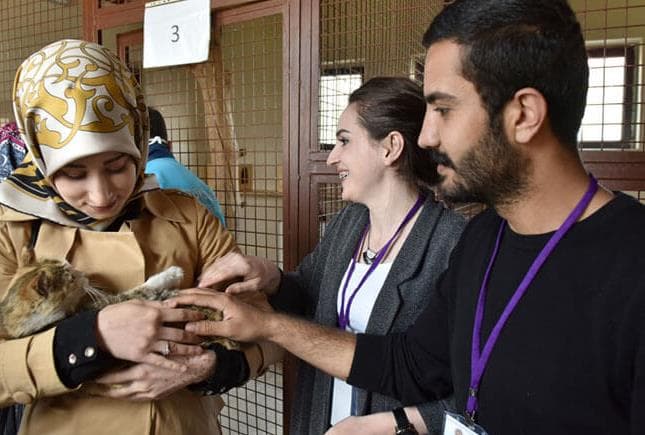 Üniversiteli Duyarlı Öğrencilerin Hayvan Barınağı Ziyareti