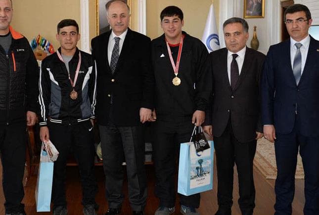 Halter Şampiyonları Vali Azizioğlu'nu Ziyaret Ettiler