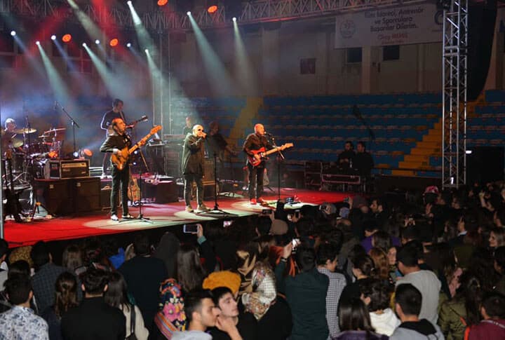 Türkiye'nin Efsane Grubu MFÖ Erzurum'da Unutulmaz Bir Konser Verdi