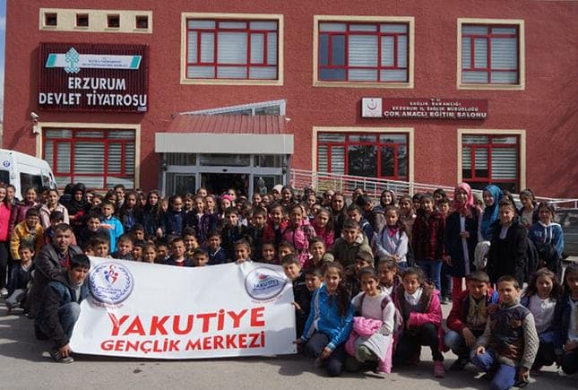 Erzurum'da Minik Yürekler İlk Kez Tiyatro ile Buluştu