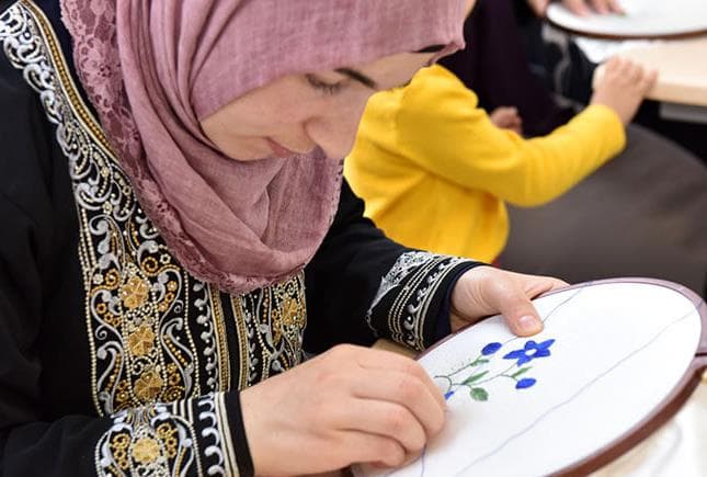 Erzurum'da Ev Hanımlar Dekoratif El Sanatları Kursu İle Gelir Elde Ediyorlar