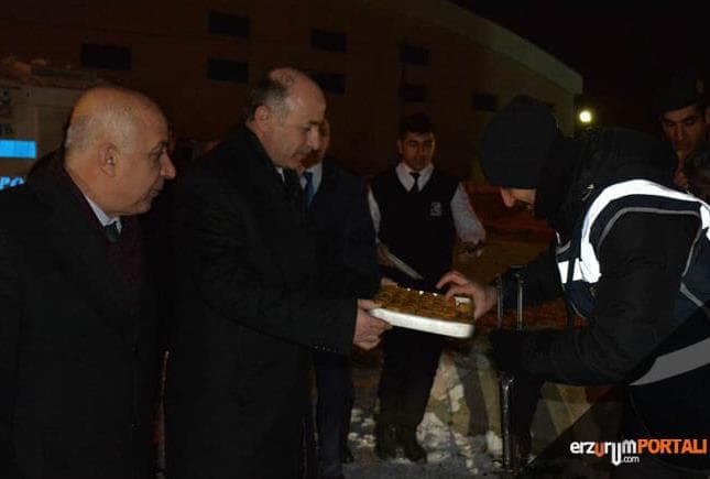 Kar Kış Demeden Görev Yapan Polislere Ziyaret!