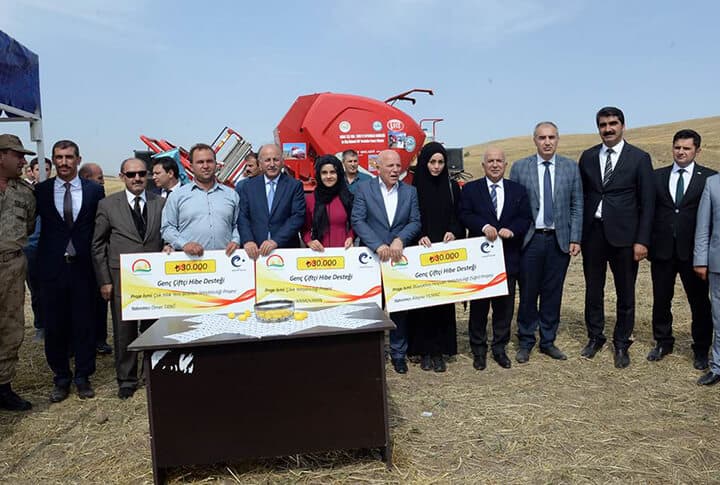 Aşkale'de Genç Çiftçilere 30'ar Bin Lira Destek