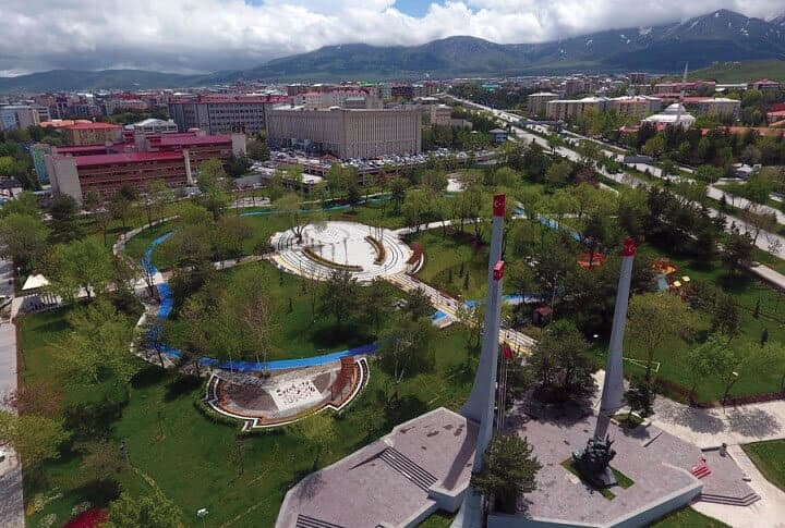 Estetik Dokunuşların Tamamlandığı Aziziye Parkına Nene Hatun'un Heykeli Konulacak!