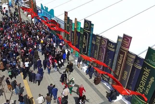 Seçkin Yayınevi ve Yazarların Bir Araya Geleceği Erzurum Kitap Fuarı Açıldı