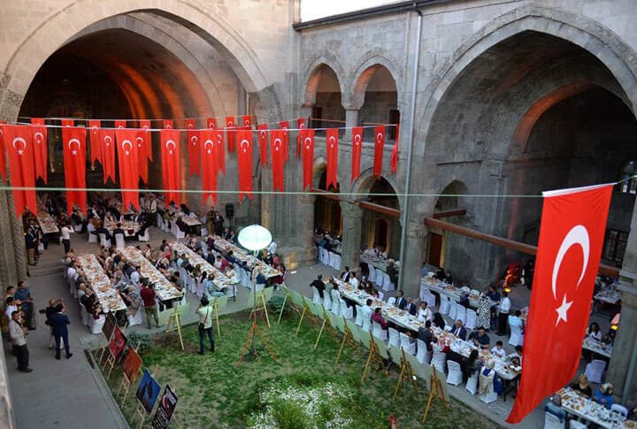 Tarihi Mekanda Şehit ve Gazi Yakınlarına Yemek Programı
