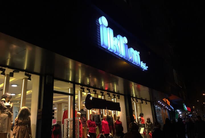 İklim Life'ta Fiyatlar Dibe Vurdu! Kazak 4.90 TL