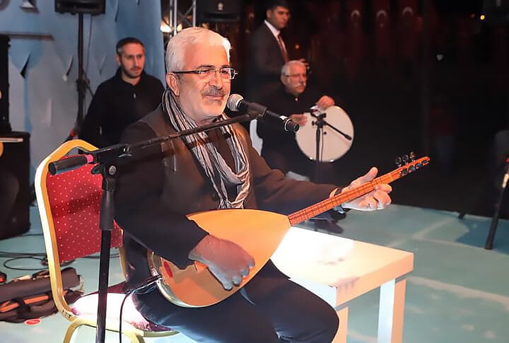 Pasinler Zaferi Kutlamalarında Esat Kabaklı Konseri!
